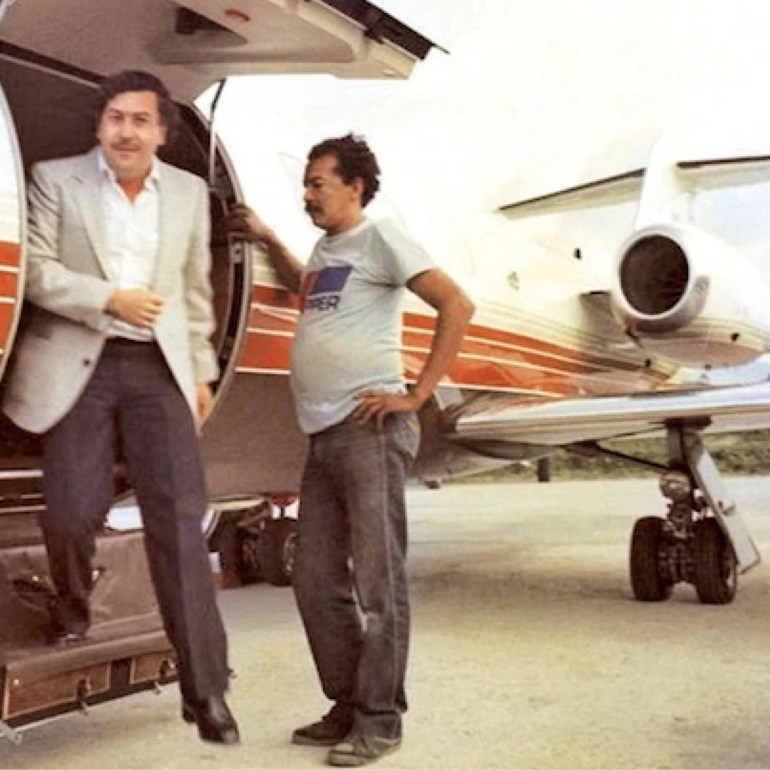 Pablo Escobar with ties to pilot Roger Reaves, Medellín Cartel smuggler